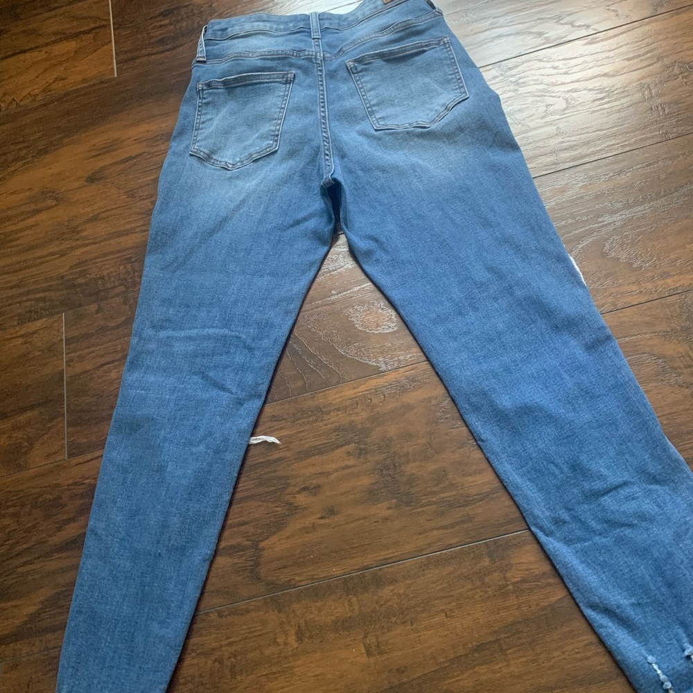 SIMPLE SOCIETY MIDRISE DISTRESS JEANS - Picture 2 of 7